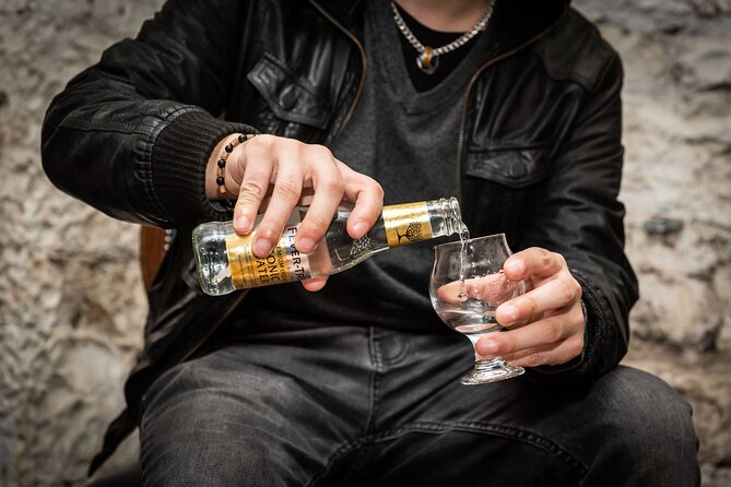 Evolution of Gin and Underground Gin Tasting in Edinburgh | 1hr - The Lost Close underground venue in Edinburgh, and why it matters