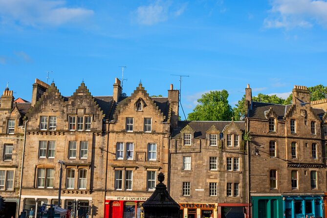 Explore Edinburgh in 60 minutes with a Local - Private Tour - Edinburgh Castle: the view from the volcanic rock crown