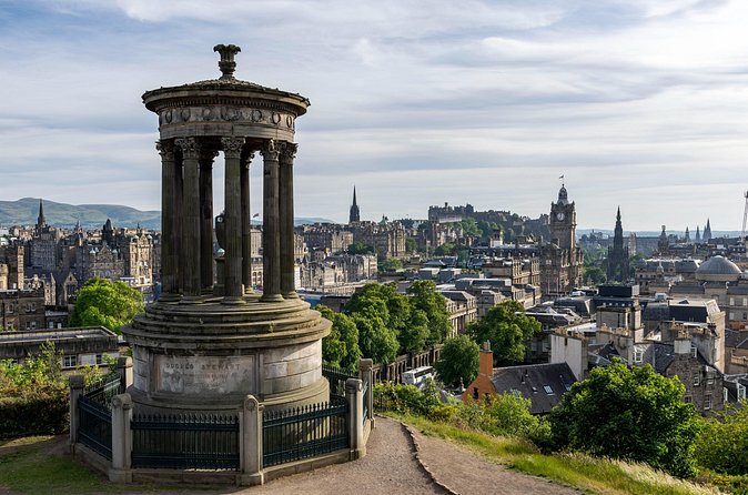 Explore Edinburgh in 60 minutes with a Local - Private Tour - How the local tailors the walk in a small group