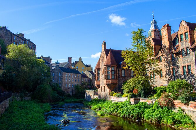 Explore Edinburgh in 60 minutes with a Local - Private Tour - The Royal Mile walk: Old Town, shops, street performers