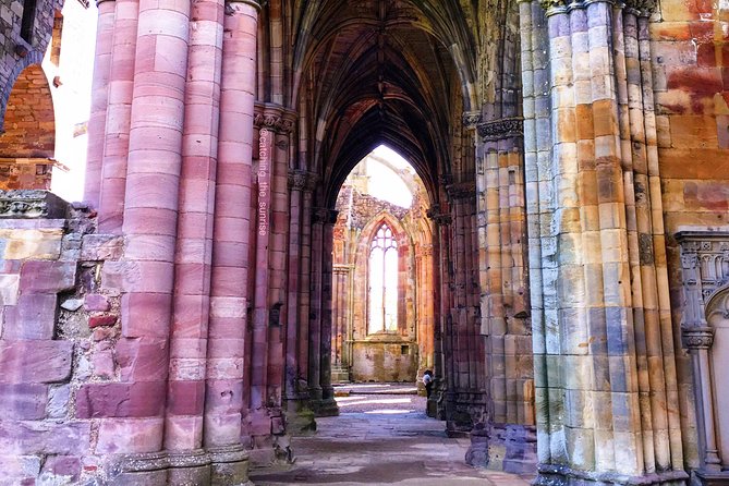 From Edinburgh: 1-day Outlander Tour - attractions included - Hopetoun House: Scottish baroque style with optional house upgrades