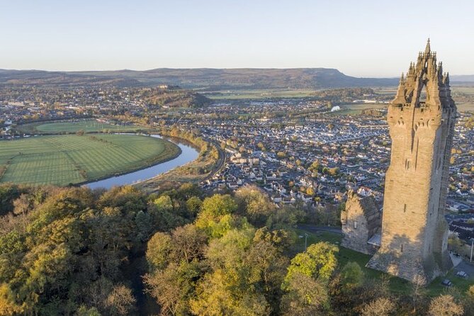 From Greenock: Stirling Castle, Culross and Glasgow Private Tour - City Centre Mural Trail Pass-By: Photos on the Move