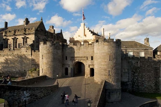 From Greenock: Stirling Castle, Culross and Glasgow Private Tour - Culross Film Town: Captain America and Outlander Locations in a Preserved Historic Setting