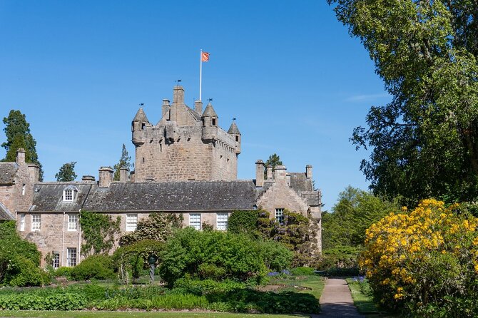 From Inverness: Cawdor Castle, Cairngorms and Highland Coos - Rothiemurchus Farm Shop: local treats and a souvenir stop
