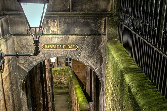 Ghosts, Mysteries, and Witches Tour - Greyfriars Kirkyard: Bloody Mackenzie and the grave-robbing stories