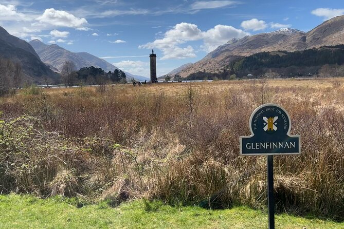 Glasgow: Glenfinnan Viaduct & The Highlands - Luss on Loch Lomond: a calm pocket with photo-ready charm