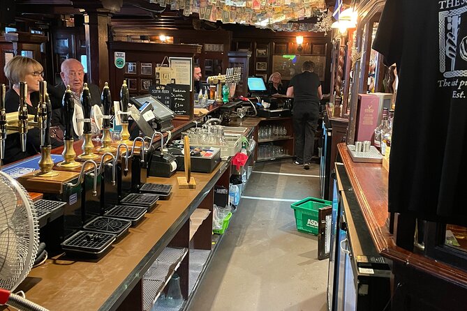 Go drinking with a Scotsman in Glasgow - The Short Walk Into Glasgow Pub Culture