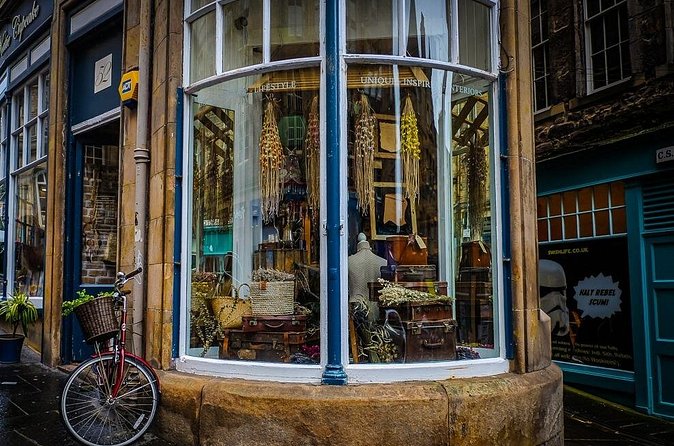 Guided 60-Minute Photography and sightseeing Tour in Edinburgh - What You Get From the Guide, and What You Must Provide