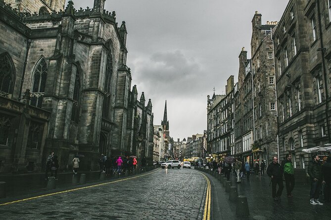 Harry Potter Edinburgh Top Sights Tour with Holyrood Palace - Old Town Atmosphere, Greyfriars Kirkyard Names, and Castle Views