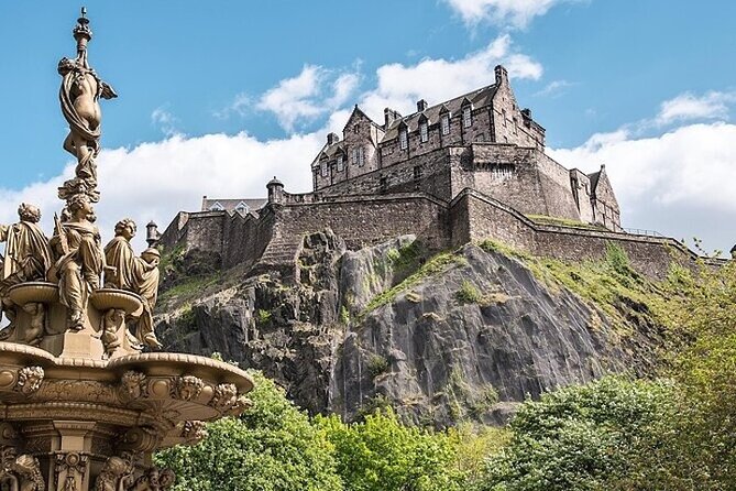 Harry Potter Edinburgh Top Sights Tour with Holyrood Palace - Victoria Street for Diagon Alley Vibes, Then City Chambers