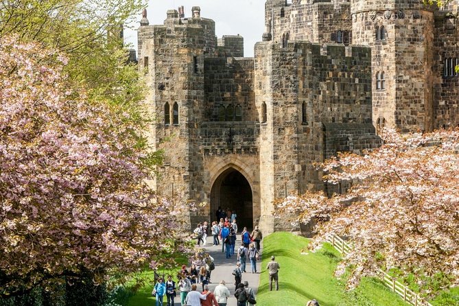 Harry Potter's Alnwick Castle and Scottish Borders Day Trip - The big idea: castles beyond Edinburgh (with film-fan payoff)