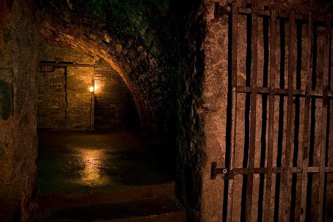 Haunted Vaults Walking Tour in Edinburgh - The Royal Mile Intro: A Fast Primer Before the Dark Stuff