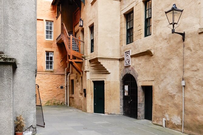 Highlights from Edinburgh’s Old Town: A Self-Guided Audio Tour - Princes Street Gardens to the Royal Mile: pacing, architecture cues, and easy rhythm