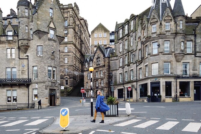Highlights from Edinburgh’s Old Town: A Self-Guided Audio Tour - Starting at the Royal Scottish Academy: get oriented fast