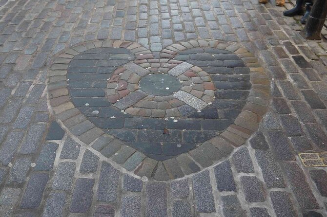 Highlights from the Royal Mile: A Self-Guided Audio Tour - John Knox, Mary Queen of Scots, and Netherbow Port to Canongate Kirk