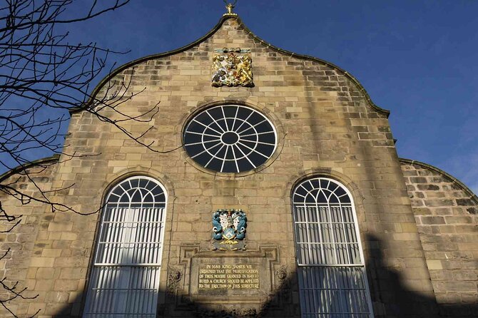Highlights from the Royal Mile: A Self-Guided Audio Tour - Hitting the trail: Witches Well to Holyroodhouse