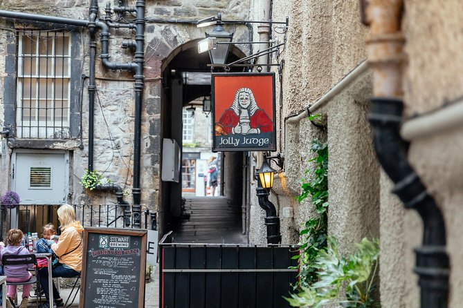 Highlights & Hidden Gems With Locals: Best of Edinburgh Private Tour - The included local drink or tasting, and how to handle it