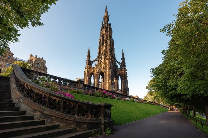 Historic Edinburgh and Rosslyn Chapel Full-Day Private Tour in a Premium Minivan - Old Town and the closes: medieval Edinburgh up close