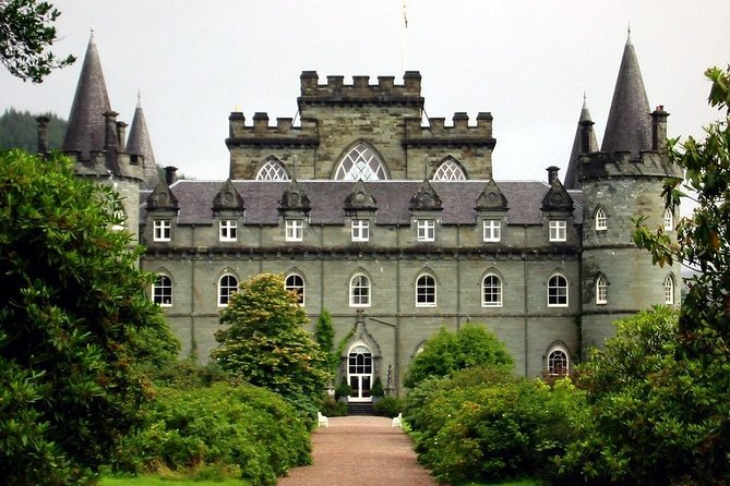 Inverary Castle & Loch Lomond Tour - Inveraray Castle and Gardens: Campbell Family Ties and Downton Abbey Christmas Flavor