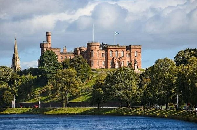 Invergordon Shore Excursion: Inverness, Cawdor Castle & Whisky - Singleton Distillery at Glen Ord: The Whisky Tour and 12 Year Tasting