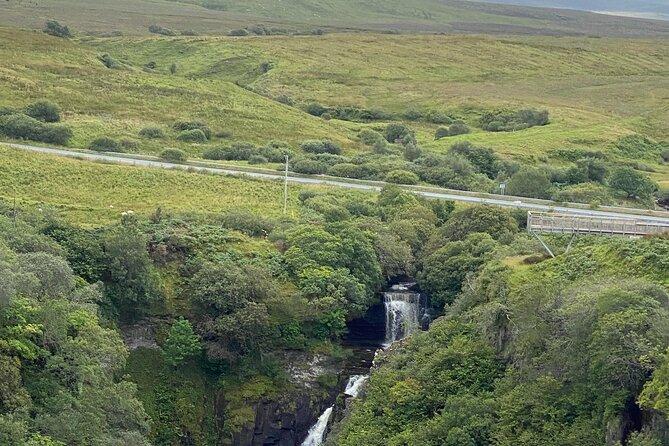 Isle oF SkyeTour.PORTREE,OLD MAN STORR,KILT ROCK.FROM INVERNESS - Portree: a harbor town that helps you pace the rest of the day
