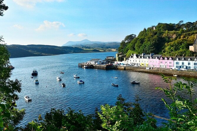 Isle oF SkyeTour.PORTREE,OLD MAN STORR,KILT ROCK.FROM INVERNESS - Loch Ness Centre and Urquhart Castle: the romantic ruins vibe