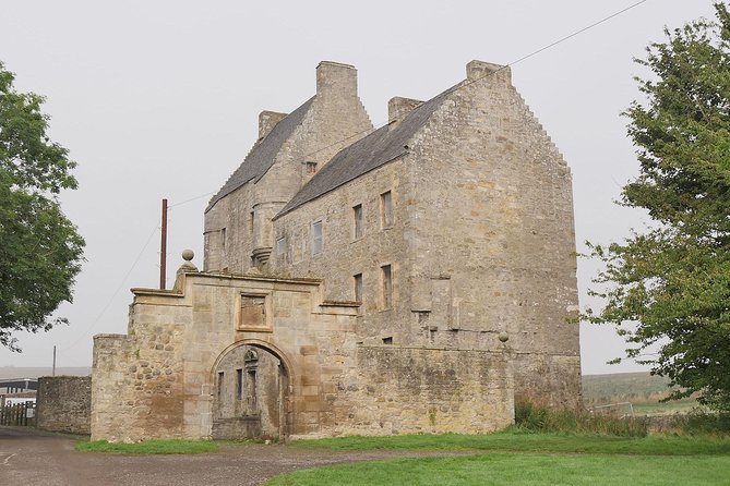Jamie Fraser Outlander tour to Lallybroch tours Edinburgh - Doune Castle, aka Castle Leoch: a big stop with extra ticket planning