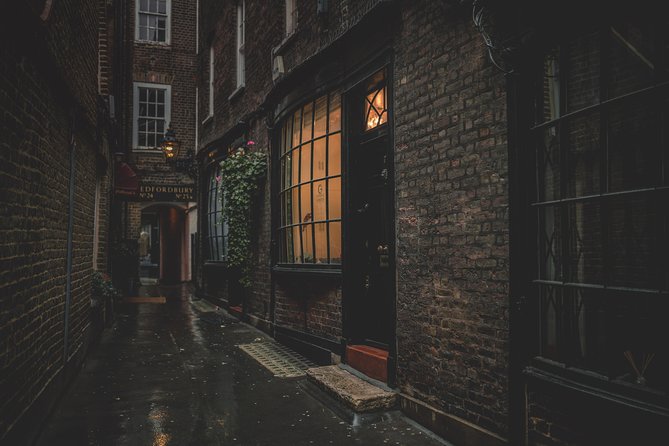 JK Rowling's Harry Potter Walking Tour in Edinburgh - Victoria Street for the Diagon Alley Moment