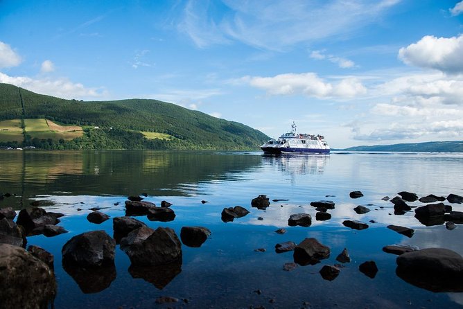 Loch Ness 1-Hour Cruise with Urquhart Castle Views - Indoor vs Outdoor Deck: Staying Comfortable and Getting Sharp Photos