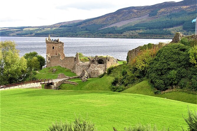 Loch Ness , Heilan Coos ,Great Glen , Fort William and Glencoe - Inverness to Urquhart Castle, with that Loch Ness first glimpse