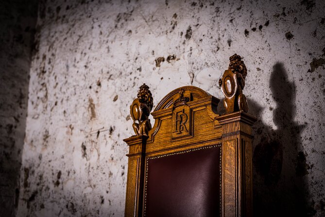 Luxury Whisky Tasting in Edinburgh's Underground Vaults | 90min - How the guides teach you to taste, from aromas to legs