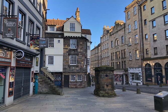 Old Edinburgh Private Walking Tour - Entering Old Town at John Knox House, then finding your bearings