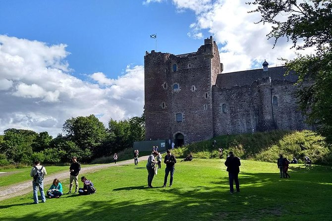 Outlander Blood of my Blood 3 location day tours from Edinburgh - Falkland in Fife as Inverness: spotting the show’s clever casting