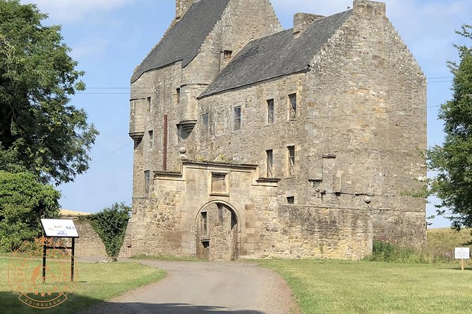 Outlander locations experience, Private Tour in a premium Minivan - Hopetoun House (outside view) and Doune Castle: two big screen magnets