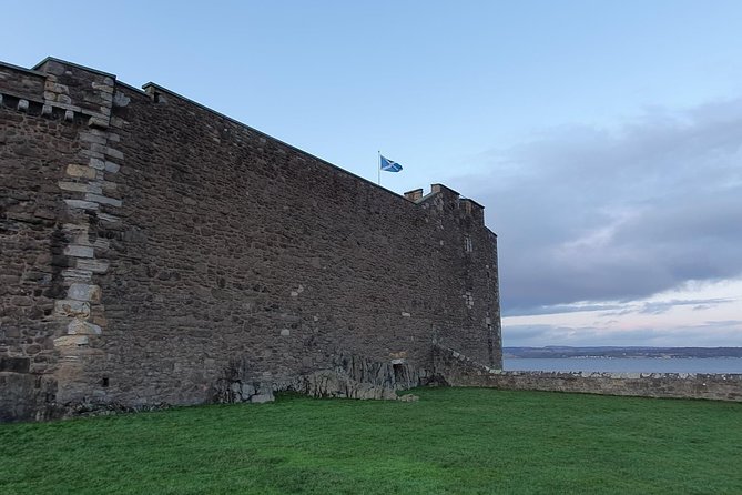 Outlander Tour - Blackness Castle: Fort William connections and real artillery grit
