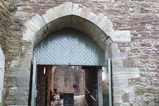 Outlander Tour - Linlithgow Palace ruins: Wentworth Prison without the CGI