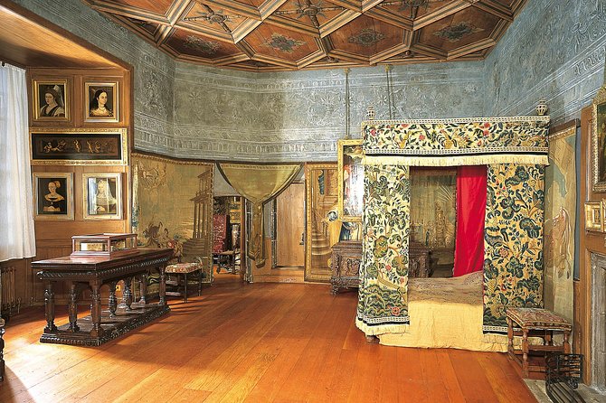 Palace of Holyroodhouse Admission Ticket - House rules that affect your planning: no photos and no food inside