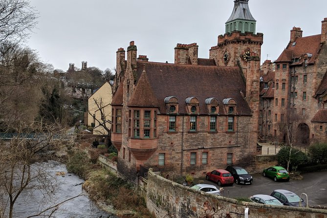 Panoramic Running Tour of Edinburgh - The Palace and the hanging tales that color the streets