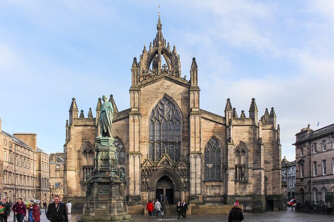 Private 4h Walking Tour in Edinburgh with Edinburgh Castle Tour - Price and what you get for $300 per person