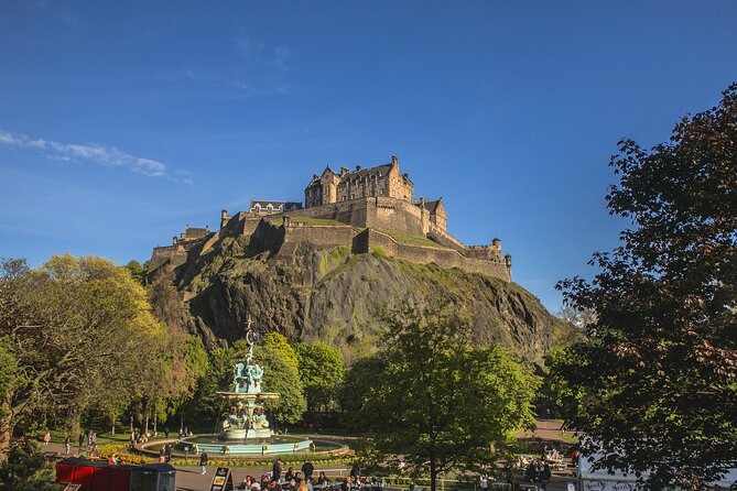 Private 4h Walking Tour in Edinburgh with Edinburgh Castle Tour - Calton Hill: your first wow view, then immediate orientation