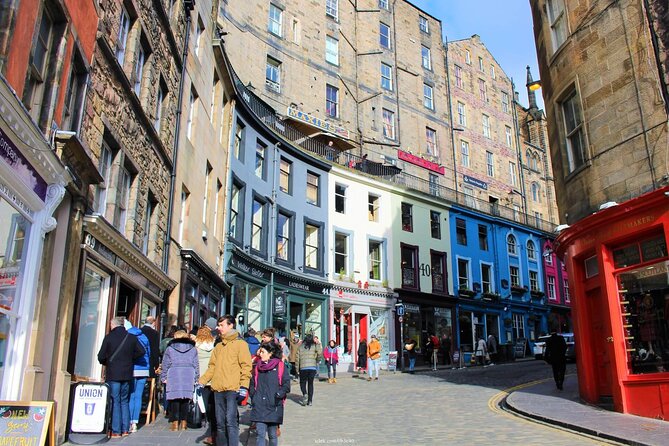 Private 4h Walking Tour in Edinburgh with Edinburgh Castle Tour - Holyroodhouse area and the Scottish Parliament controversy