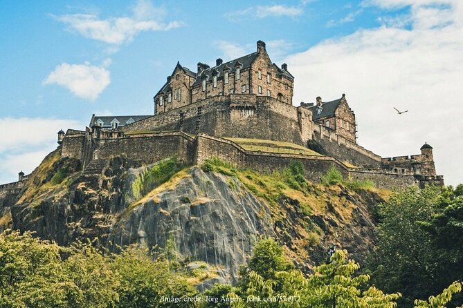 Private 4h Walking Tour in Edinburgh with Edinburgh Castle Tour - Edinburgh City Chambers: meet the civic power story