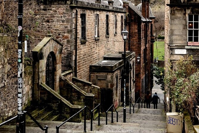 Private 4h Walking Tour in Edinburgh with Edinburgh Castle Tour - Victoria Street and the Harry Potter nods