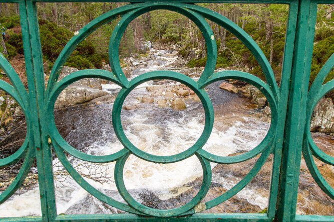 Private Balmoral Walking Tour to Queens Secret Cabin & the Castle - Balmoral Castle: how the stop works and what you might miss