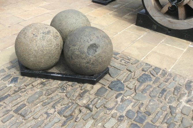 Private Edinburgh Castle Tour - Guide style matters: Andy’s impact on pacing and understanding