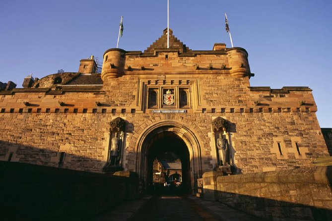 Private Edinburgh Castle Tour - Where you meet and how the walk to the castle works