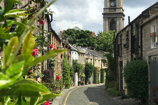 Private Edinburgh City 4-Hour Guided Tour in a black cab LEVC TX - Holyroodhouse, Parliament, and the Castle connection