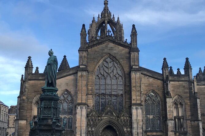 Private Edinburgh City 4-Hour Guided Tour in a black cab LEVC TX - Why the guide matters, from Saf to Danny to Jovan