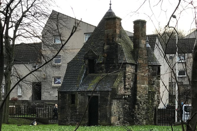 Private Edinburgh Full Day Guided Tour in a Black Cab LEVC TX - Grassmarket, St Giles Cathedral, and the Greyfriars area