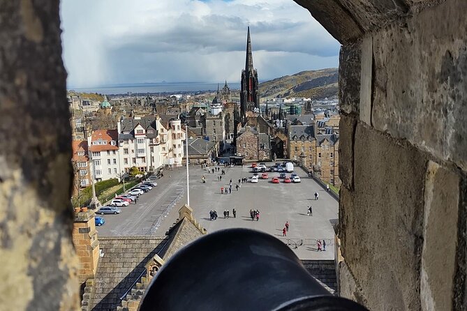Private Edinburgh Full Day Guided Tour in a Black Cab LEVC TX - Scottish Parliament and the Royal Mile’s central corridor